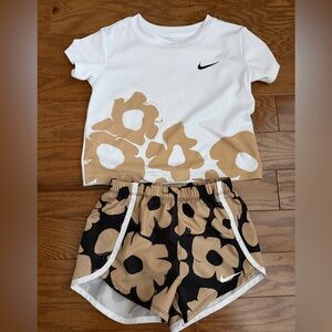 Toddler Nike Black and Tan Floral Activewear set Like New size 4